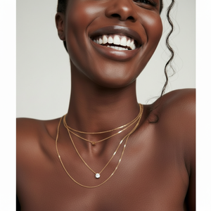 Collar con Colgante de Diamante Redondo Grande, Oro Amarillo de 14k, 0.09ct, 6.5mm de Diámetro - Product Image 1