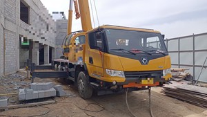 Grue sur camion XCM-G QY25K5-2 de 25 tonnes, modèle 2020, flèche auxiliaire à cinq sections de 40 m, boîte de vitesses, moteur, sans accident, d'occasion - Product Image 3