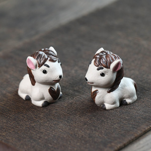 ของตกแต่งโต๊ะน้ำชาแบบจีน รูปม้าตัวเล็ก ทำจากดินเผาอี้ซิง ทำมือ - Product Image 1