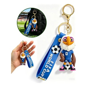 Llavero de la Copa Mundial de la FIFA con diseño de trofeo y balón de fútbol para aficionados y regalos - Product Image 3