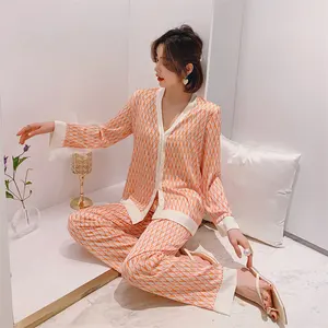 LH-Conjunto de pijama de satén con cuello en V para mujer, ropa de dormir con estampado de letras cruzadas de lujo, de seda, para el hogar, dos piezas