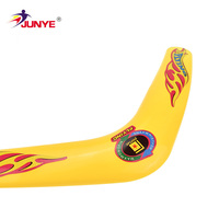 Vente en gros de jouets de Sport colorés pour enfants, disques volants en plastique multicolore Boomerang en forme de V sac en plastique sac Opp jouets gonflables 9 pouces