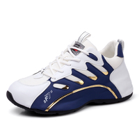 Sneakers rétro d'inspiration athlétique pour hommes avec empiècements respirants et options de personnalisation de la marque