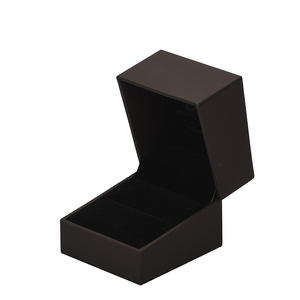 Caja de plástico de diseño simple para joyería, envuelta en papel de cuero, gama mayorista para pendientes, colgantes, brazaletes y relojes. - Product Image 1