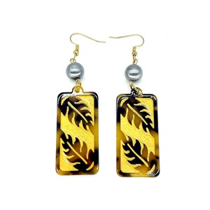 <span class=keywords><strong>Orecchini</strong></span> Hawaii alla Moda a Forma di Foglia <span class=keywords><strong>con</strong></span> Perle e Stili Tribali Dorati Intagliati, Gioielli per Donne e Ragazze - Product Image 2