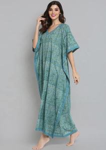 เสื้อ Kaftan Nighty สีเขียวพิมพ์ลายดอกไม้ทรงหลวมคอวีความยาวของพื้นผ้าฝ้ายเนื้อนุ่มทำให้อารมณ์ของคุณสดใสขึ้นทันที - Product Image 2