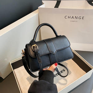 Bolsos de hombro simples personalizados de fábrica, diseño de nicho, bolso de moda Retro para mujer, bolso cruzado de hombro cuadrado pequeño - Product Image 6