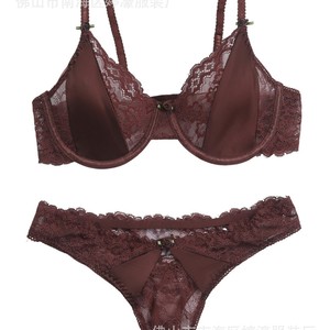 Culotte string femme sexy en soie glacée, style européen et américain, dentelle unie, dos ajouré croisé, taille basse - Product Image 1