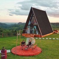 Chalet de conception unique de 30 m² avec lit mezzanine, cabane préfabriquée dans les bois, maison en A-frame en Espagne
