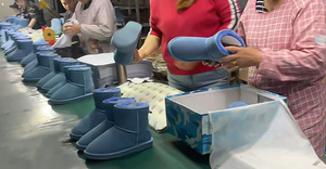 Giày bốt cổ ngắn mùa đông giữ ấm mềm mại kiểu cổ điển bằng da lộn bò màu xanh lam, lót lông cừu giả cao cấp nhập khẩu từ Úc dành riêng cho nữ - Product Image 5