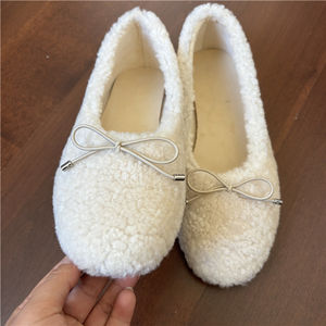 Zapatos Planos de Piel de Oveja Rizada para Mujer - Product Image 4