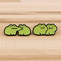 Vente chaude mignon grenouille Couple baiser émail broche dessin animé arc-en-ciel grenouille animaux broches sac à dos doux émail épinglette Badge bijoux
