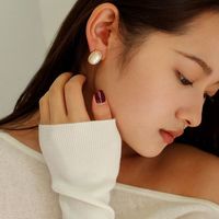 2026 Boucles d'oreilles torsadées ovales rétro françaises, design de niche de luxe léger et haut de gamme, avec pierres précieuses, ensemble de bijoux de mode