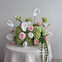 Boule de fleurs artificielles blanches et vertes B125 en promotion, centre de table floral, boule de baisers pour décoration de table de mariage et de réception
