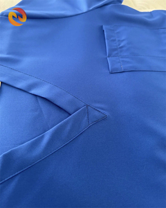 Ensemble de tenue médicale unisexe personnalisé en tissu éponge ultra doux à col en V, avec <span class=keywords><strong>blouse</strong></span> décontractée à poches <span class=keywords><strong>et</strong></span> <span class=keywords><strong>pantalon</strong></span> jogger, pour usage hospitalier <span class=keywords><strong>et</strong></span> détection d'aiguilles - Product Image 2