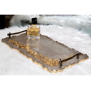 Bandeja de Servir Ligera Multifuncional con Diseño Floral de Resina Hecha a Mano, Elegante y Decorativa para Regalo - Product Image 1