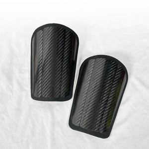 Dreiteilige 3-teilige, flexible, leichte Passform für Fußball-Schienbeinsc honer aus Kohle faser - Product Image 4