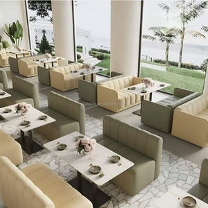 Tavolo da pranzo in legno con base quadrata in metallo robusta, panca imbottita verticale verde, sedia in rattan con accenti, per caffè e negozi (disponibile) - Product Image 3