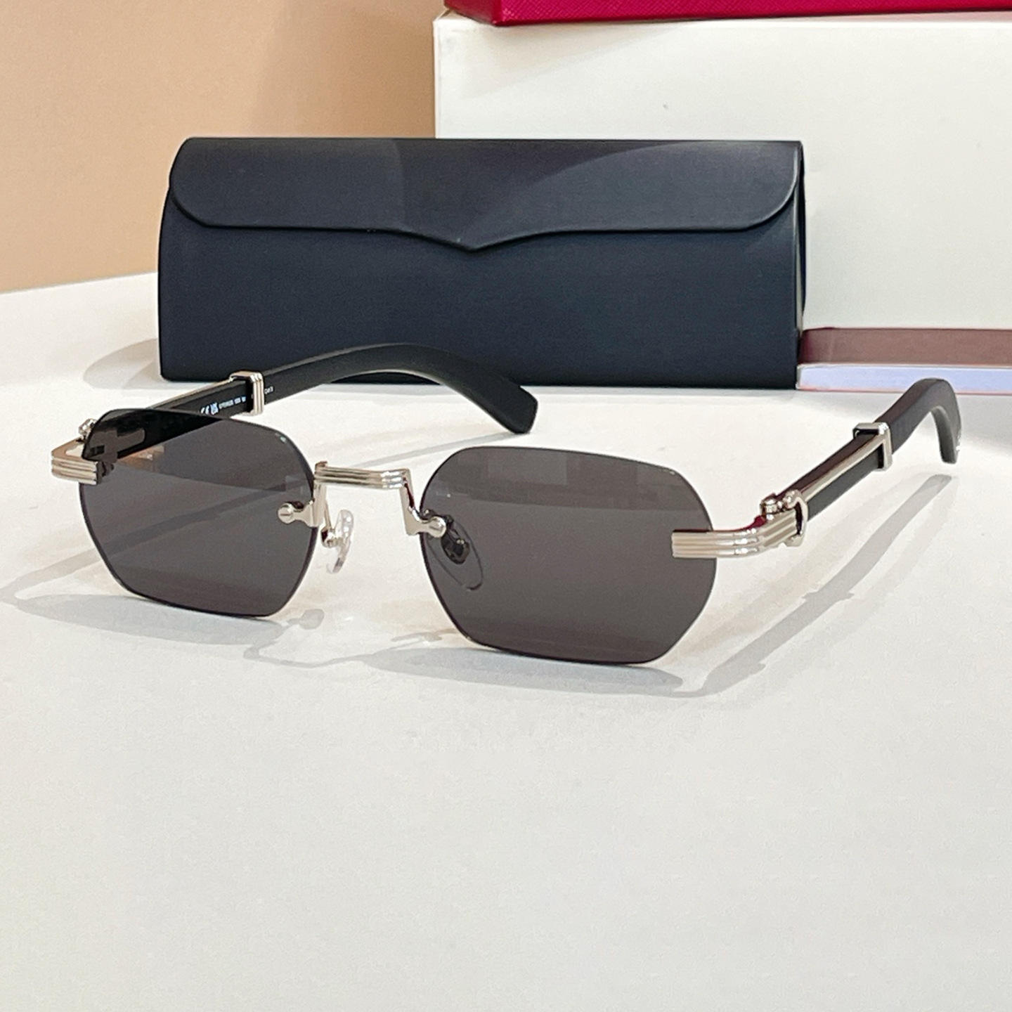 กรอบไม้สีเงินดำเทา