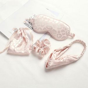Masque de sommeil en satin imprimé bloquant la lumière avec pochette en soie de mûrier de qualité supérieure pour le sommeil, la sieste et les voyages en avion - Product Image 3