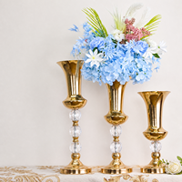 Vases en métal doré français pour décorations d'allée de mariage, table d'honneur, réception d'hôtel, arrangement floral