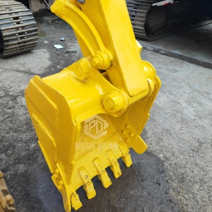 Offre Spéciale : Mini-Excavatrice sur Chenilles d'Occasion Komatsu PC56-7, 5,6 Tonnes, Originale du Japon, Compacte avec Moteur Komatsu 4D88E - Product Image 6