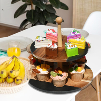 Plateaux de service en bois à 2 niveaux simples et modernes naturels avec un style rustique pour contenir des cupcakes et des fruits