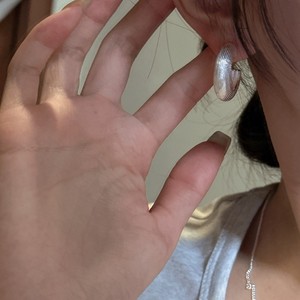 ต่างหูลายเส้นย้อนยุคเงินสเตอร์ลิงสำหรับ S925เนื้อโกเมนแบบเรียบง่ายดีไซน์เกาหลีขายส่งสำหรับร้านค้าปลีกและลูกค้า - Product Image 4