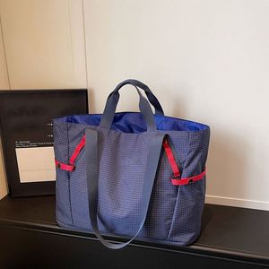 Sac de sport de grande capacité avec logo personnalisé en gros, nouveau style, sac de voyage imperméable, loisirs, sport, femmes, hommes, pour les voyages, les pique-niques - Product Image 3