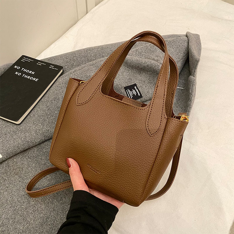 No pendant brown