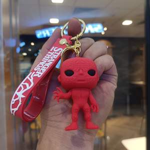 Llavero de PVC de <span class=keywords><strong>Stranger</strong></span> <span class=keywords><strong>Things</strong></span>, diseño de pareja polvorienta, para coche o bolso, venta al por mayor, para mayores de 14 años - Product Image 4