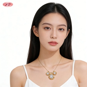 Collier tendance en laiton et zircon avec pendentif fleur, plaqué or 18 carats pour femme - Vente en gros de bijoux - Product Image 2