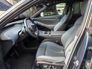 Xiaomi Yu7 2025 Version <span class=keywords><strong>Max</strong></span> 4x4 Peinture d'origine 7200 km Voiture électrique d'occasion Gris Cambrian avec kit sport en fibre de carbone Étriers <span class=keywords><strong>Brembo</strong></span> - Product Image 5