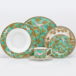 Set di Piatti in Porcellana Stile Nordico, Lussuoso Servizio di Piatti in Bone China con Motivo Uccelli Verdi - Product Image 1