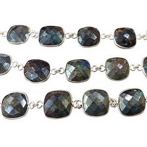 Labradorita Natural Mística con Revestimiento, Forma de Cojín, Briolette 14x18mm, Conector de Bisel para Cadena, Se Vende por Pie - Product Image 2