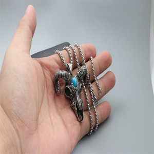 Collar con Colgante de Cráneo de Cerdo, Acero Inoxidable con Incrustaciones de Turquesa, Joyería Temática del Zodíaco Animal, Regalo - Product Image 2