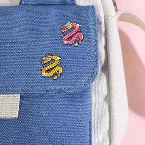 Broche Mascotte du Zodiaque de l'Année du <span class=keywords><strong>Dragon</strong></span>, Épingle à Revers Personnalisée pour Sac à Dos et Vêtements - Product Image 6
