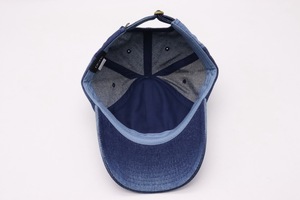 Casquette de baseball en denim délavé personnalisée avec logo en métal doré - Product Image 6
