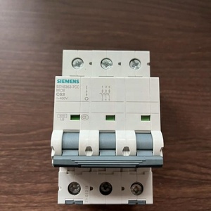 Interruttore Automatico Miniaturizzato Siemens 5SY6440-6CC 40A <span class=keywords><strong>3P</strong></span> Curva B 6kA MCB 5SY6 4P B40A per Protezione Sistemi di Distribuzione - Product Image 3