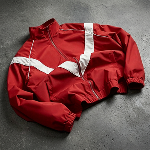 Veste de sport rouge pour homme, style racer, avec rayures blanches, fermeture éclair sur le devant, col montant, coupe-vent, 100% nylon, vêtement d'hiver, à capuche, respirante - Product Image 4