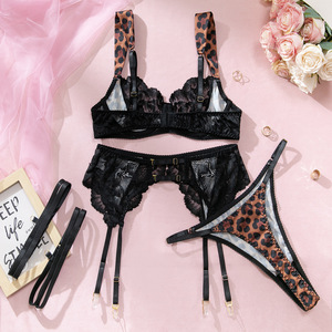 Ensemble de lingerie sexy en dentelle léopard pour femme, soutien-gorge à armatures en dentelle, porte-jarretelles et jarretelles de cuisse, sous-vêtements de nuit intimes pour femme OEM ODM - Product Image 6