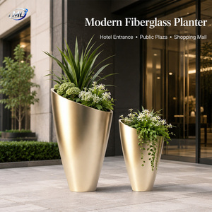 Maceta Moderna de Fibra de Vidrio, Color Dorado, Decorativa, con Acabado Aerografiado, para Hotel, Centro Comercial o Jardín - Product Image 2