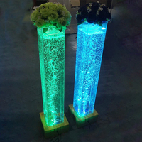 Fontaine d'eau LED à tube carré en acrylique à changement de couleur pour mariages, colonne à bulles dansantes fournie par l'usine pour panneaux décoratifs