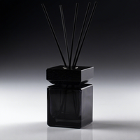Fournisseur 50ml Parfum carré clair noir 100ml Flacon diffuseur de roseaux en verre pour la décoration intérieure Huile d'aromathérapie Bouchon en bois