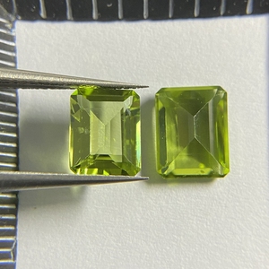 100% <span class=keywords><strong>Peridoto</strong></span> verde natural Un corte esmeralda de calidad 7X9mm Piedras preciosas de 2 quilates - Product Image 3