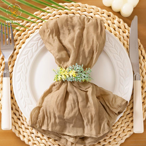 Serviettes <span class=keywords><strong>de</strong></span> <span class=keywords><strong>table</strong></span> en voile <span class=keywords><strong>de</strong></span> coton plissé style moderne faites à la main pour la décoration <span class=keywords><strong>de</strong></span> mariage - Product Image 5