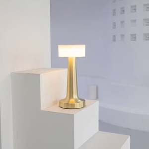 Lámpara de Mesa LED Inalámbrica USB Creativa con Carga, Controles Táctiles, Recargable para Decoración de Hogar, Hotel, Restaurante, Iluminación de Escritorio - Product Image 4