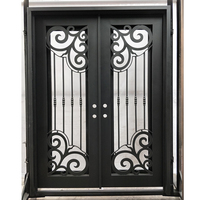Porte d'entrée extérieure double battante en acier forgé, avec grille en fer artisanale, poignées spéciales antivol, pour villa sur mesure