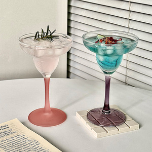 Juego de Copas de Cristal Esmerilado Margaret - Copas de Cóctel y Vino Espumoso de Diseño Minimalista con Capacidad de 101-200 ml - Product Image 5