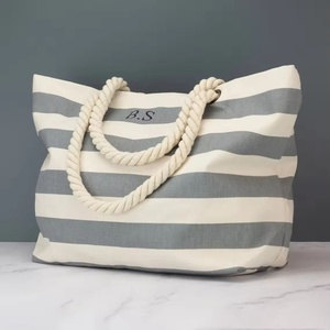 Sac fourre-tout de plage personnalisé vintage surdimensionné en toile noire écologique réutilisable avec poignée en corde de couleur naturelle brodée - Product Image 1